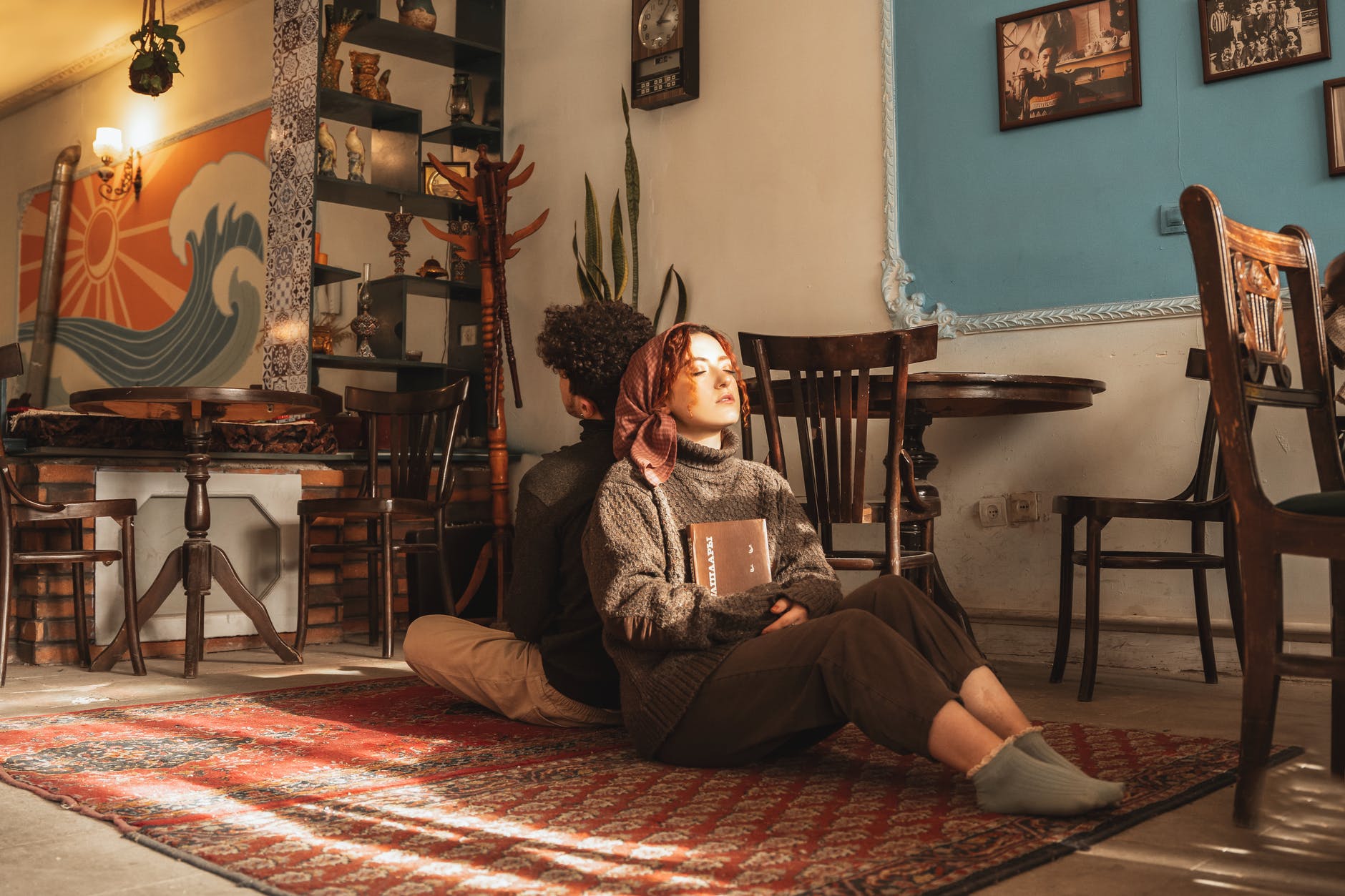 Gambar Sampul Slow Living, Sebuah Seni Hidup Melambat di Era Super Cepat